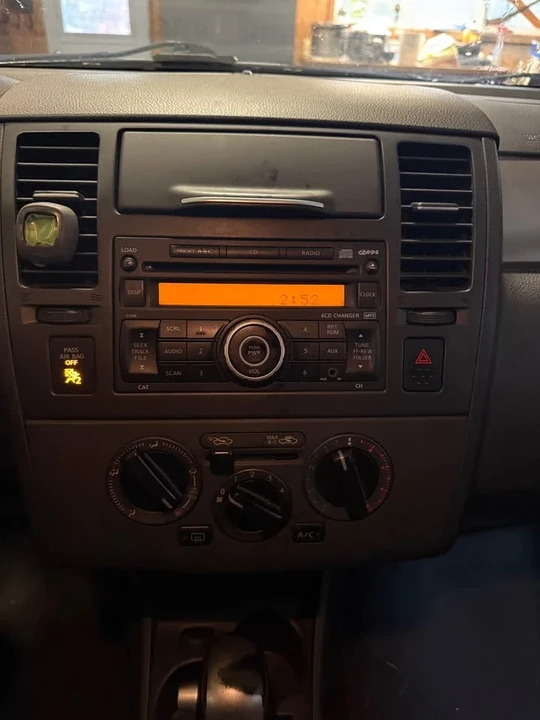 2009 Nissan Versa - Image 12 of 15