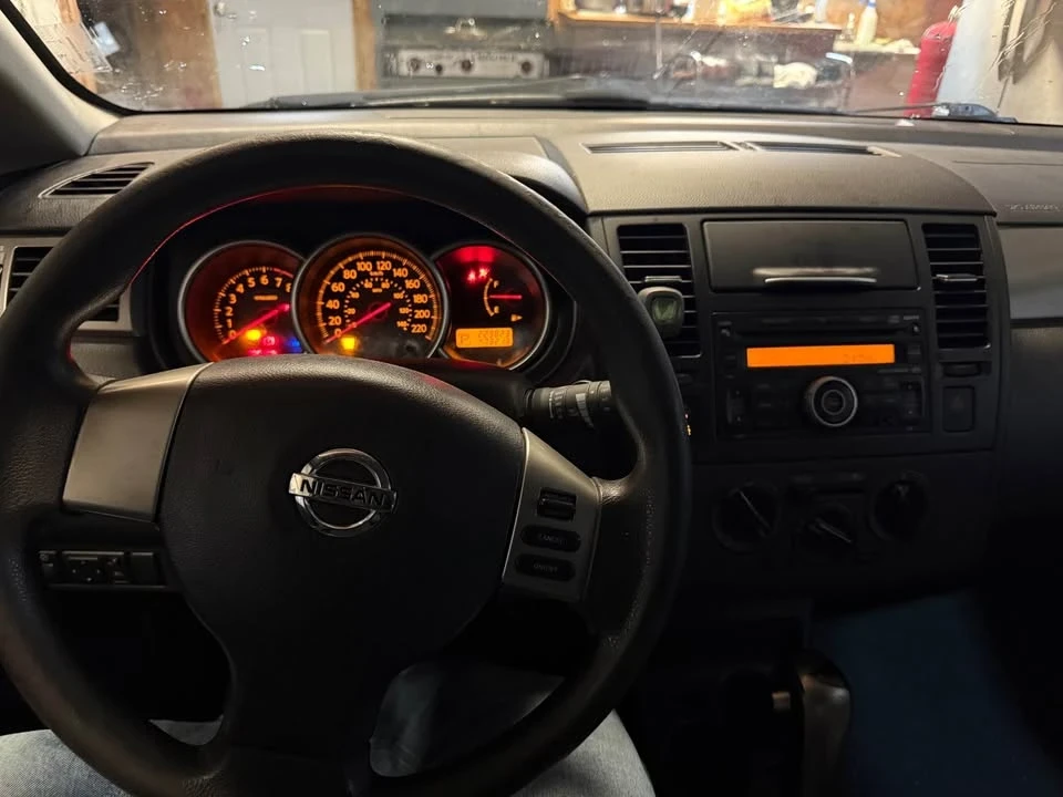 2009 Nissan Versa - Image 10 of 15