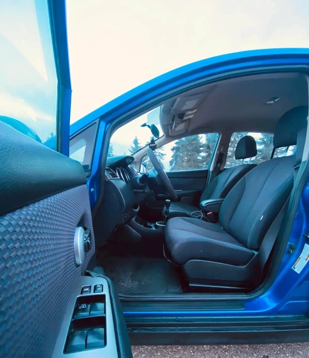 2009 Nissan Versa - Image 6 of 15