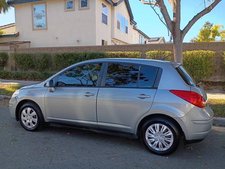 2009 Nissan Versa - Image 2 of 17
