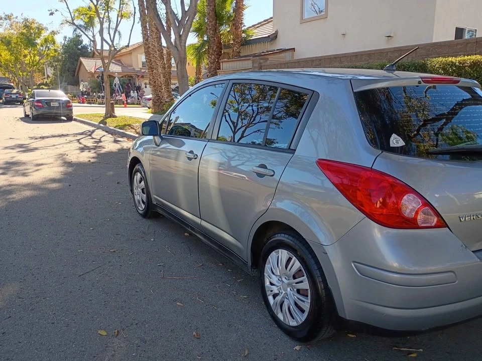 2009 Nissan Versa - Image 4 of 17