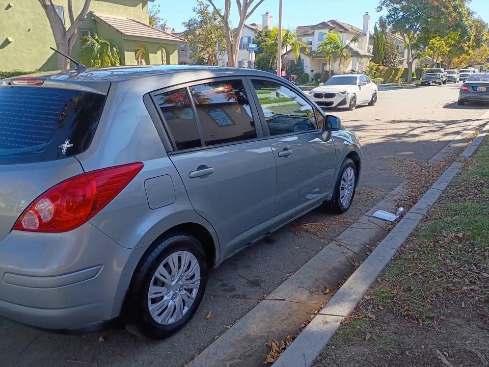 2009 Nissan Versa - Image 5 of 17