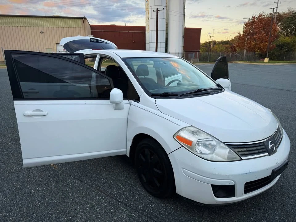 2009 Nissan Versa - Image 10 of 20