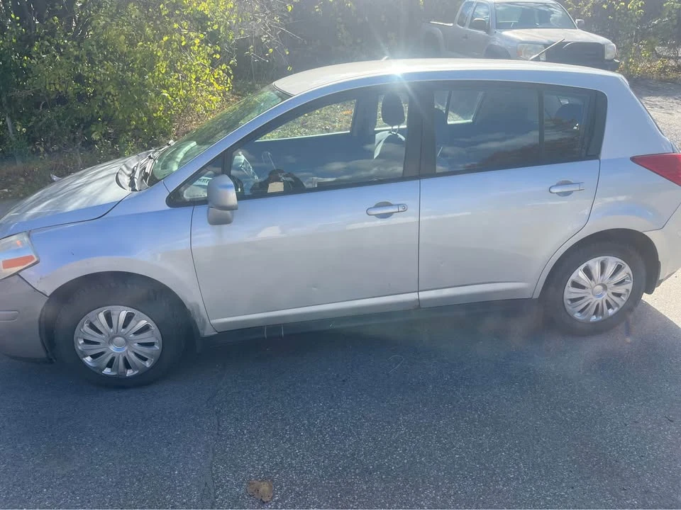 2009 Nissan Versa - Image 3 of 4