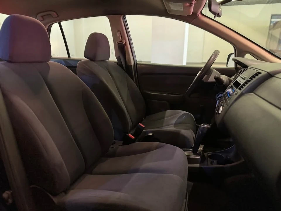 2009 Nissan Versa - Image 10 of 17