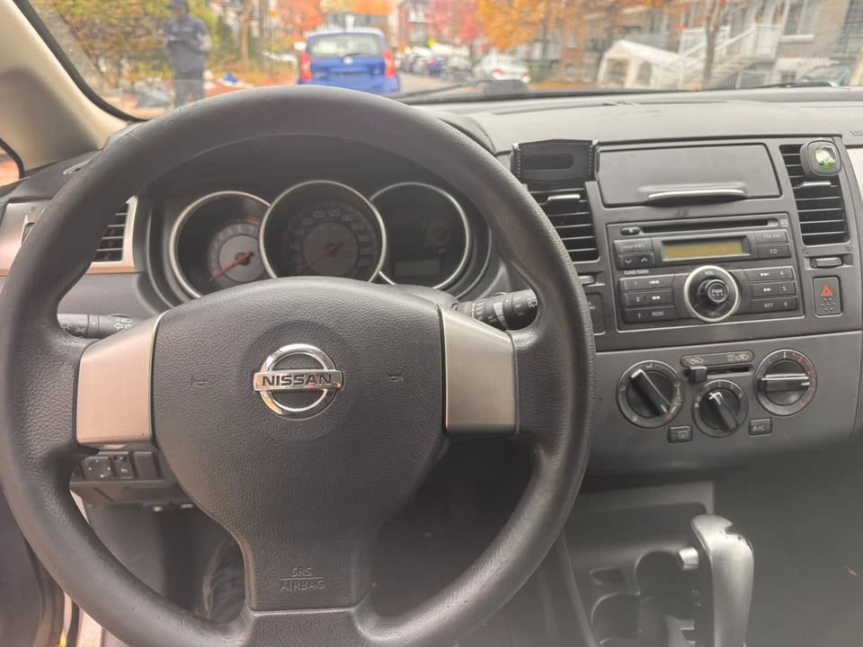 2009 Nissan Versa - Image 11 of 12