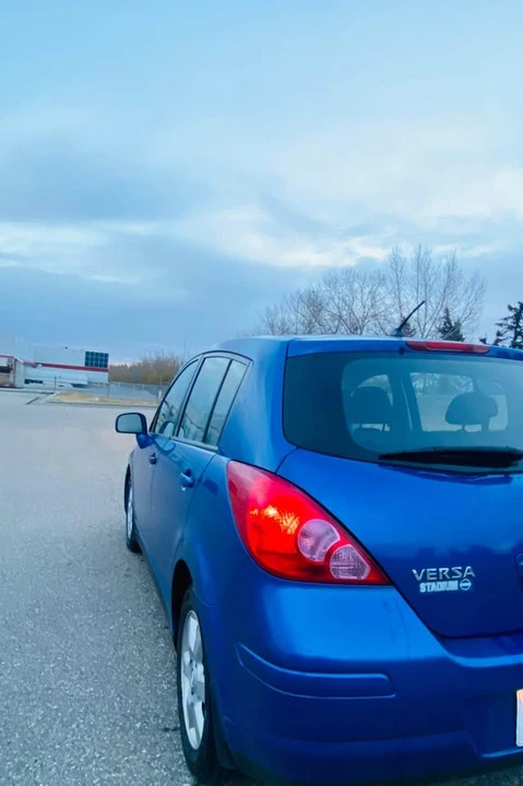 2009 Nissan Versa - Image 4 of 15