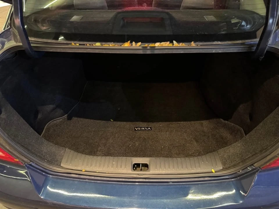 2009 Nissan Versa - Image 11 of 17