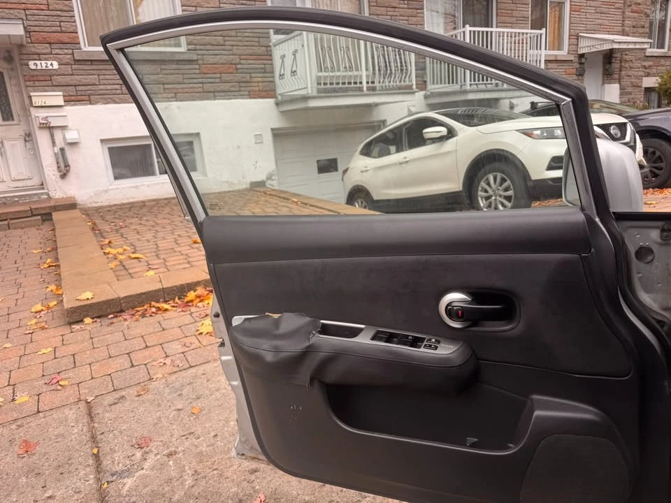 2009 Nissan Versa - Image 2 of 12