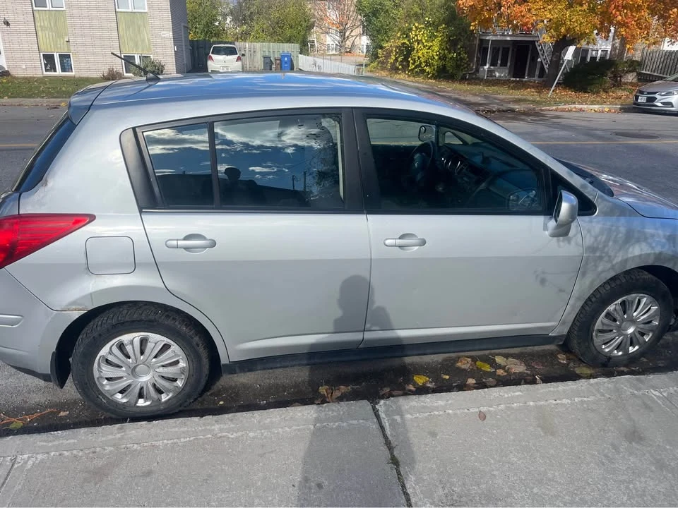 2009 Nissan Versa - Image 2 of 4