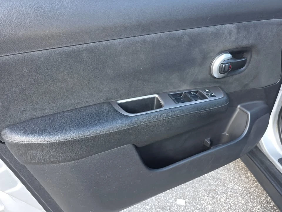 2009 Nissan Versa - Image 9 of 16