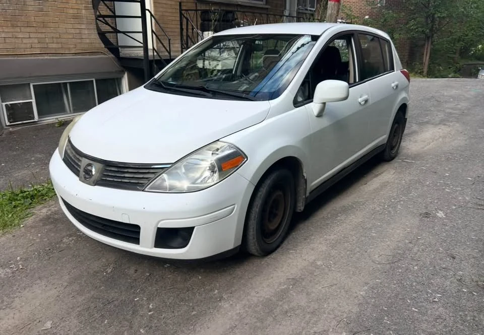 2009 Nissan Versa - Image 2 of 3