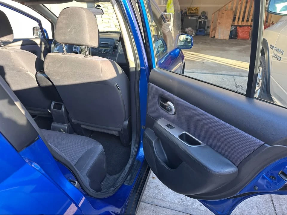 2009 Nissan Versa - Image 10 of 15