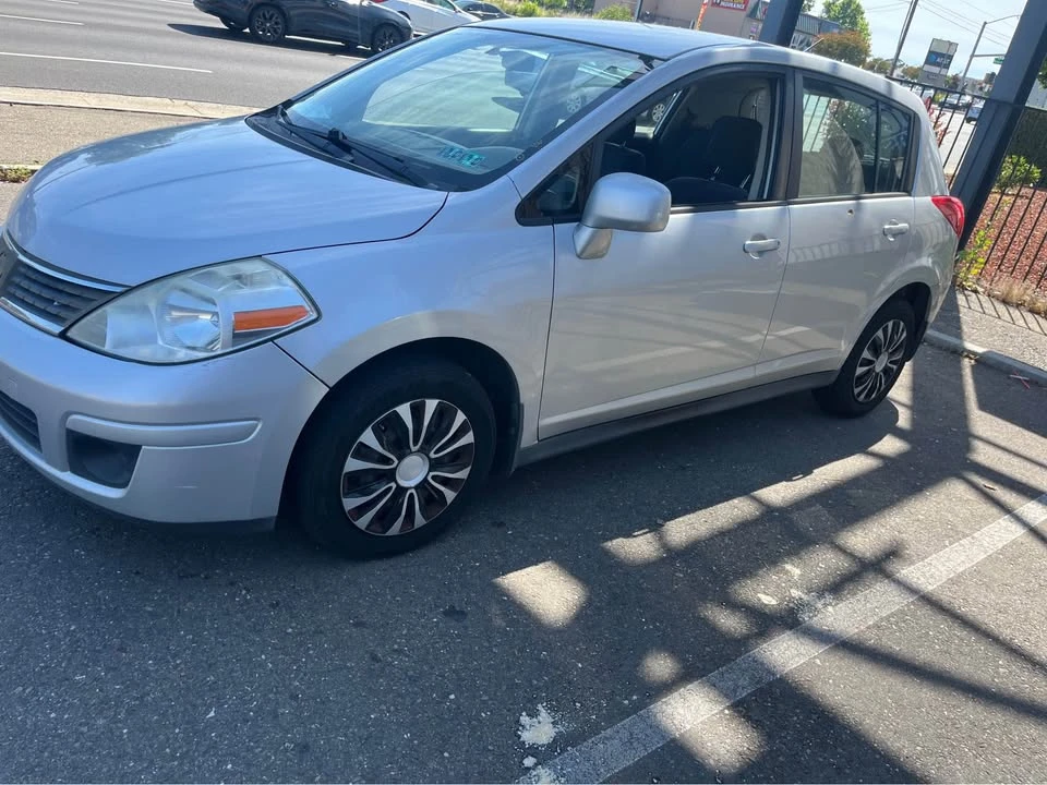 2009 Nissan Versa - Image 2 of 8