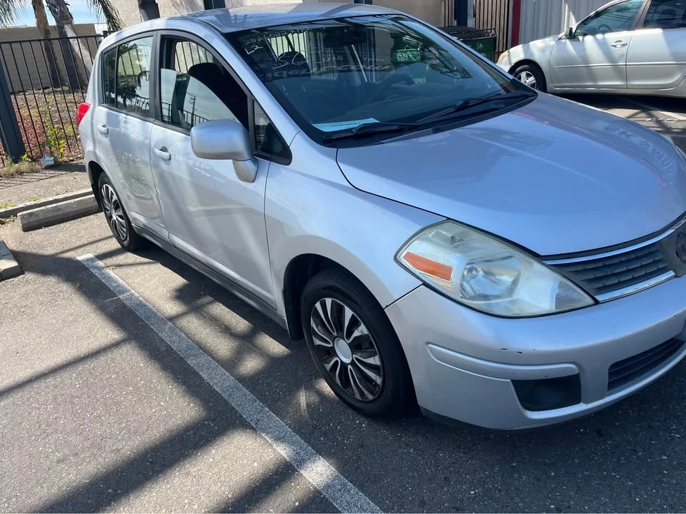 2009 Nissan Versa - Image 3 of 8