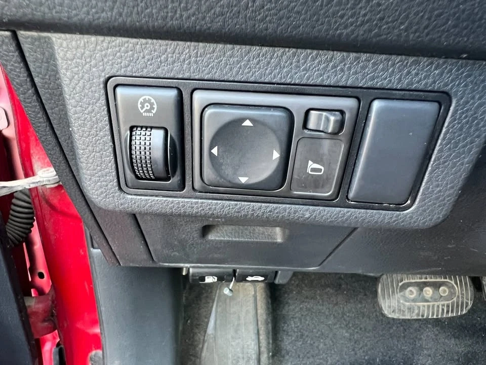 2009 Nissan Versa - Image 16 of 18