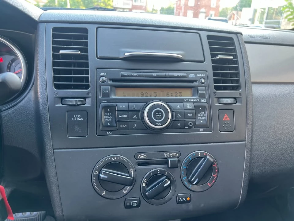 2009 Nissan Versa - Image 11 of 12