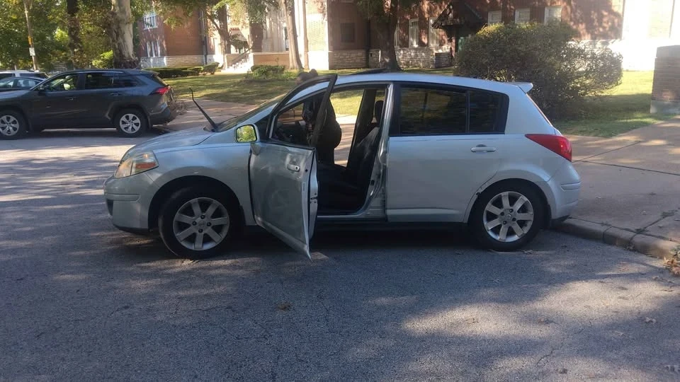 2009 Nissan Versa - Image 4 of 4