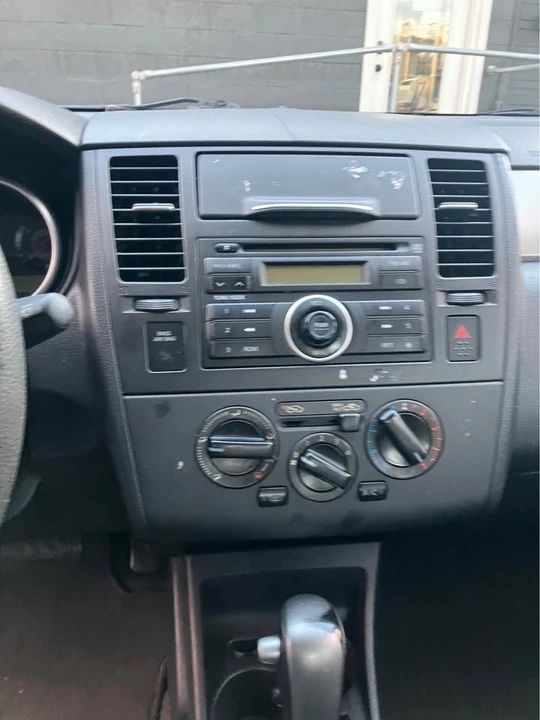 2009 Nissan Versa - Image 6 of 10