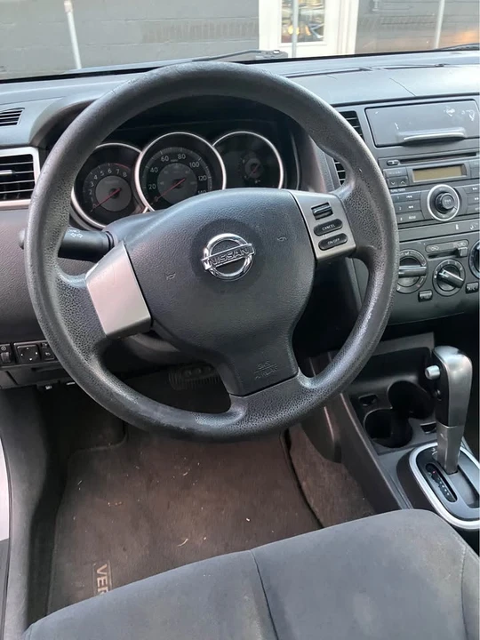 2009 Nissan Versa - Image 5 of 10