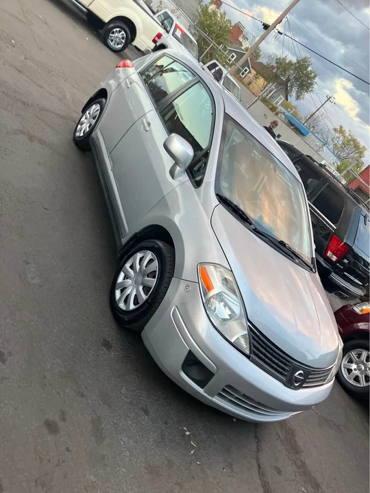 2009 Nissan Versa - Image 3 of 10