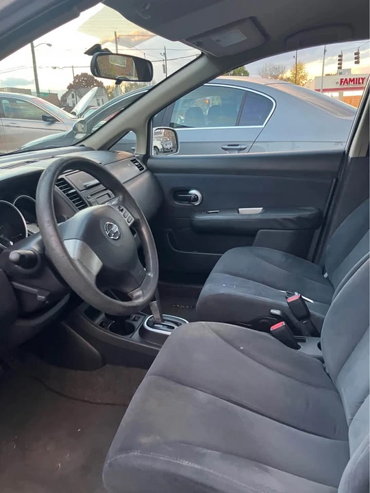 2009 Nissan Versa - Image 4 of 10