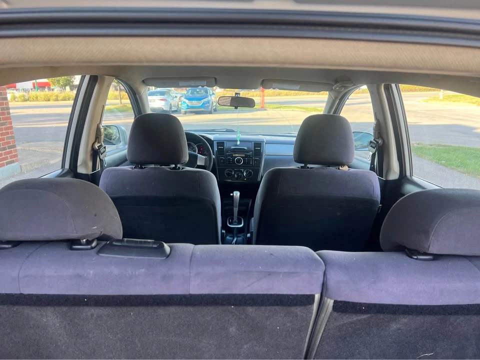 2009 Nissan Versa - Image 10 of 16