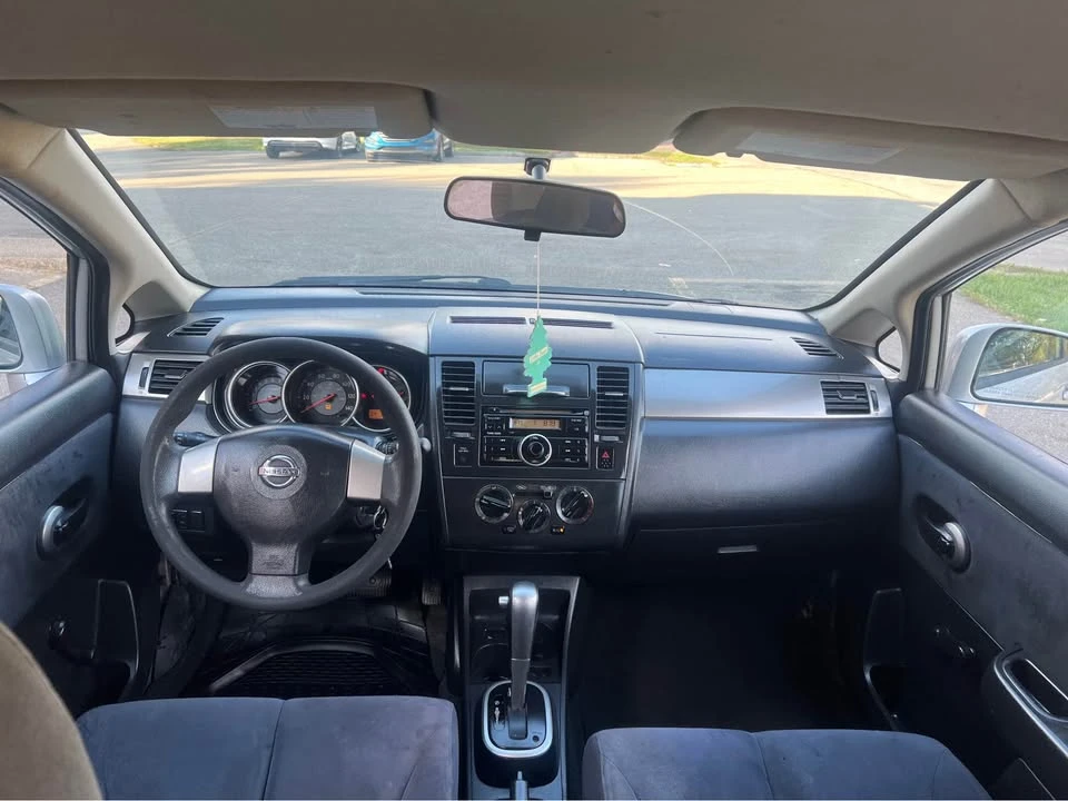 2009 Nissan Versa - Image 12 of 16