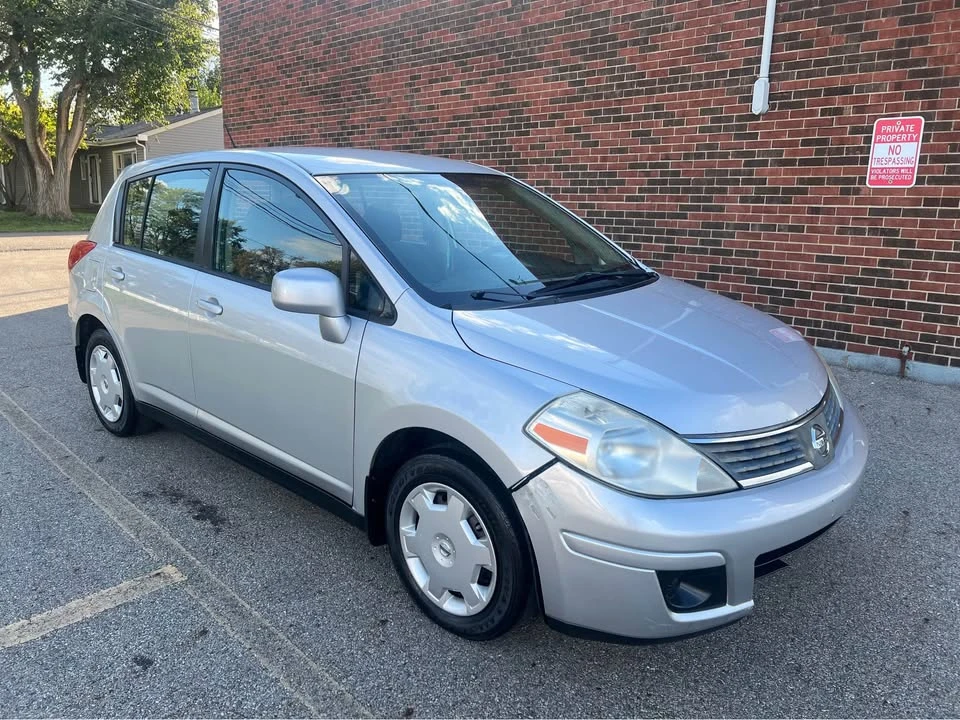 2009 Nissan Versa - Image 2 of 16