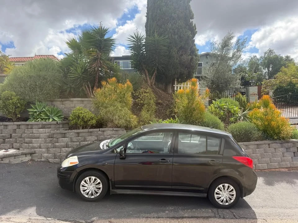 2009 Nissan Versa - Image 2 of 9