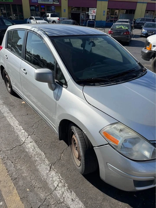 2009 Nissan Versa - Image 3 of 3