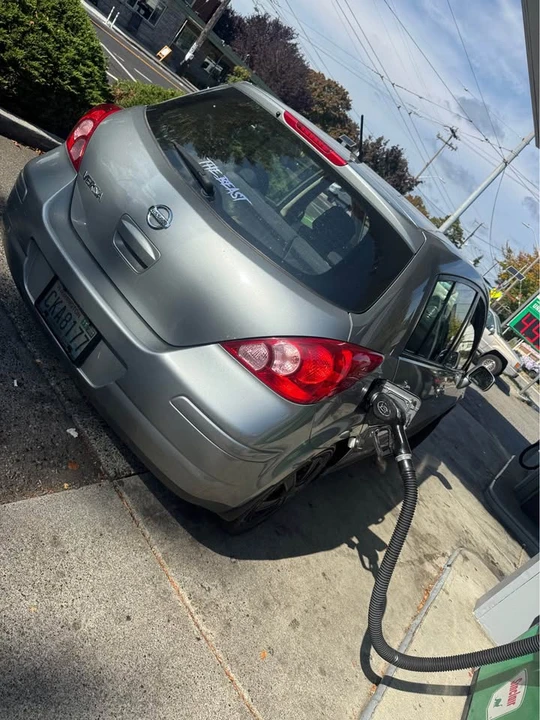 2009 Nissan Versa - Image 3 of 3
