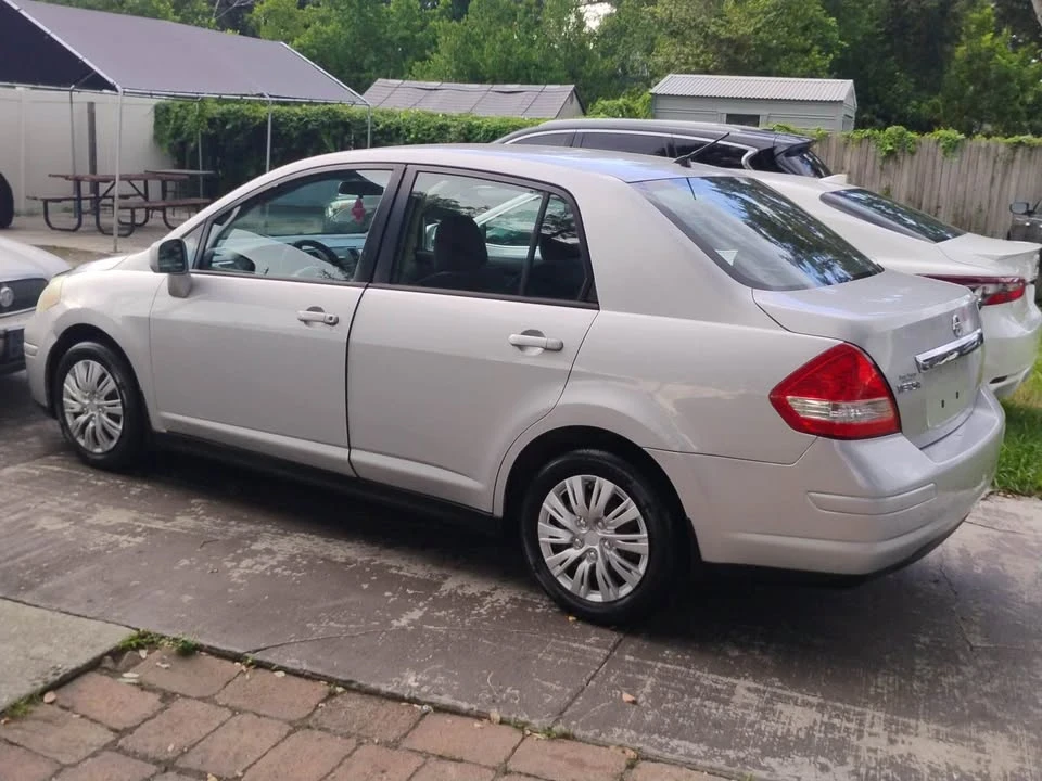 2009 Nissan Versa - Image 7 of 13
