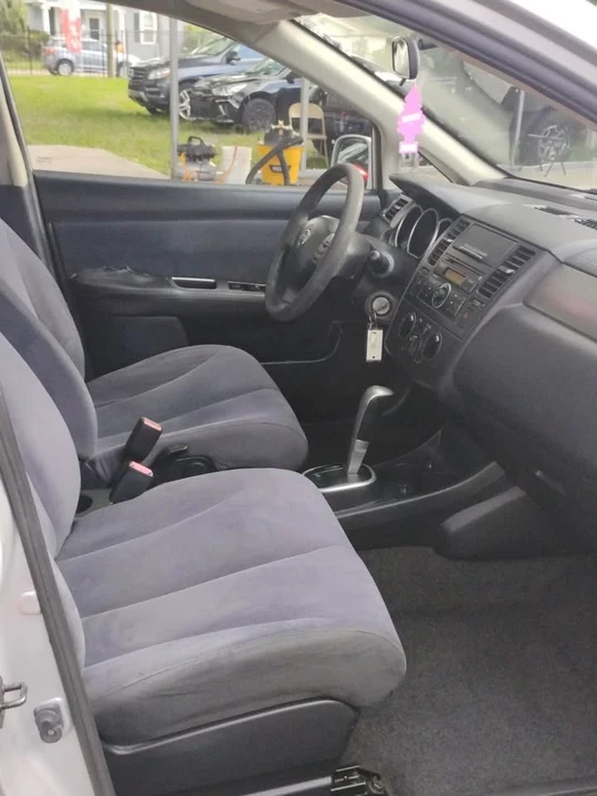 2009 Nissan Versa - Image 9 of 13
