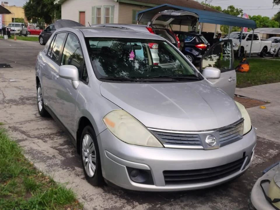 2009 Nissan Versa - Image 6 of 13