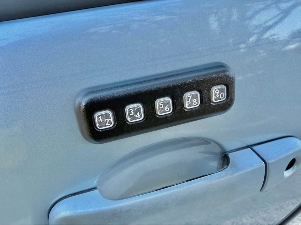 2009 Nissan Versa - Image 17 of 17