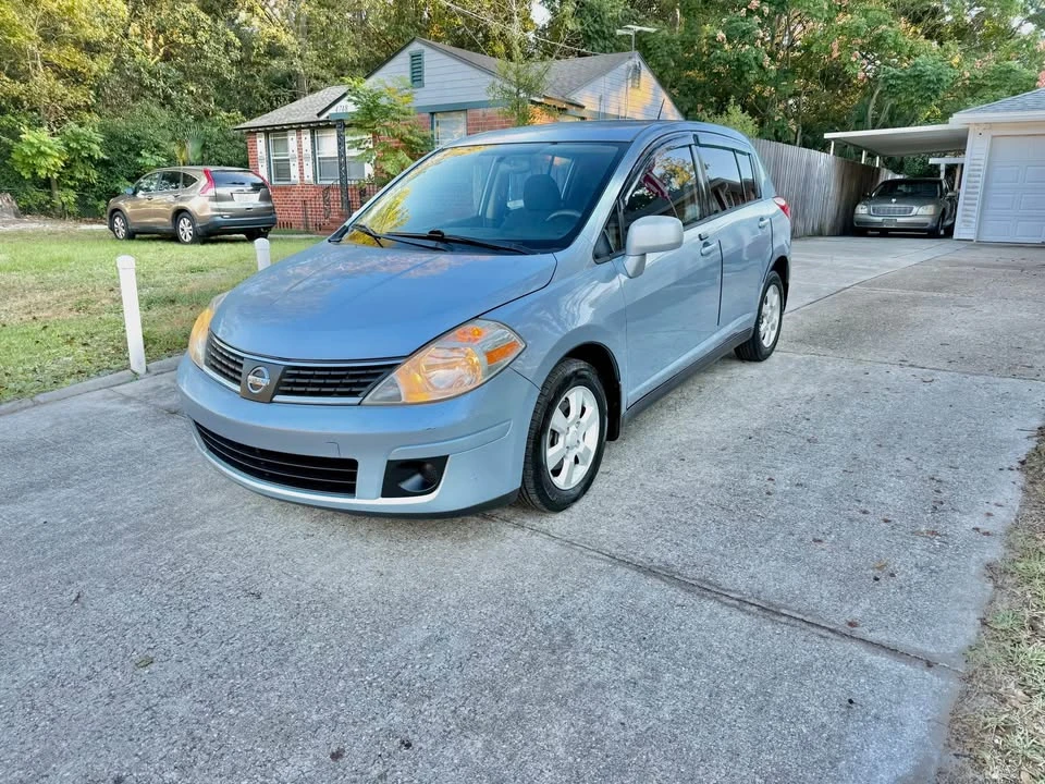 2009 Nissan Versa - Image 2 of 17