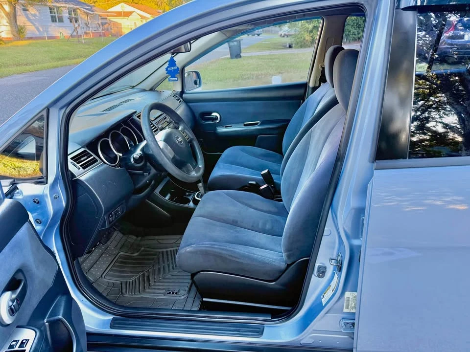 2009 Nissan Versa - Image 7 of 17