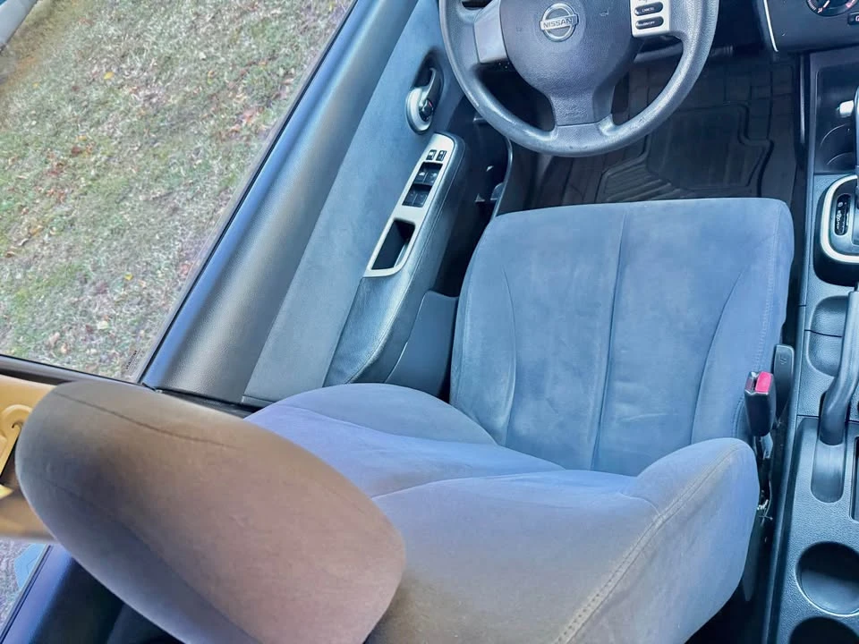2009 Nissan Versa - Image 10 of 17