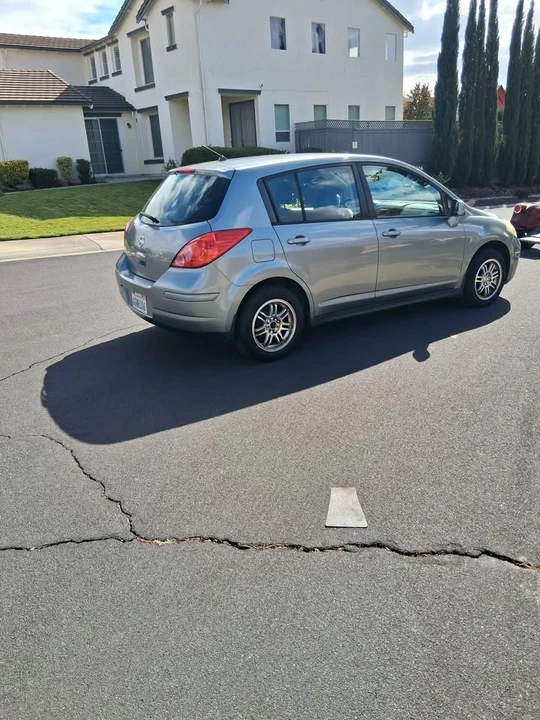 2009 Nissan Versa - Image 2 of 9