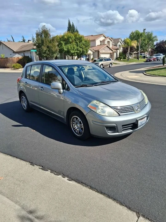 2009 Nissan Versa - Image 3 of 9