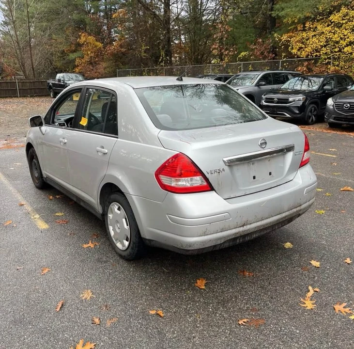2009 Nissan Versa - Image 4 of 12