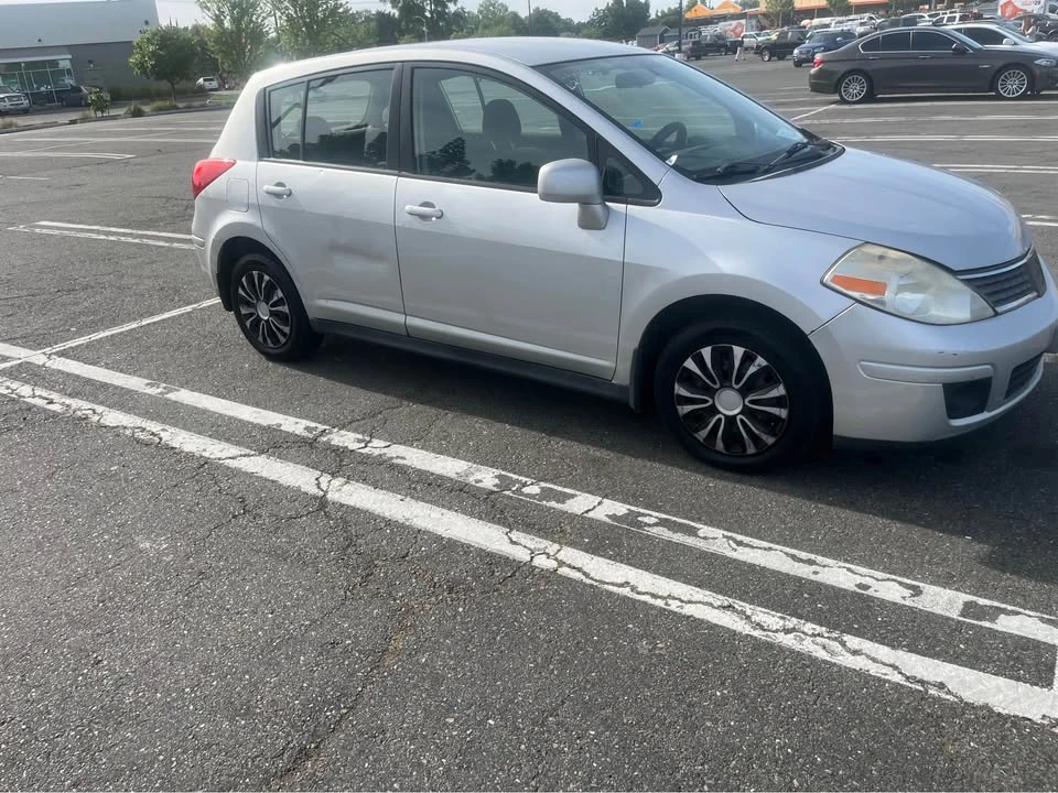 2009 Nissan Versa - Image 2 of 7