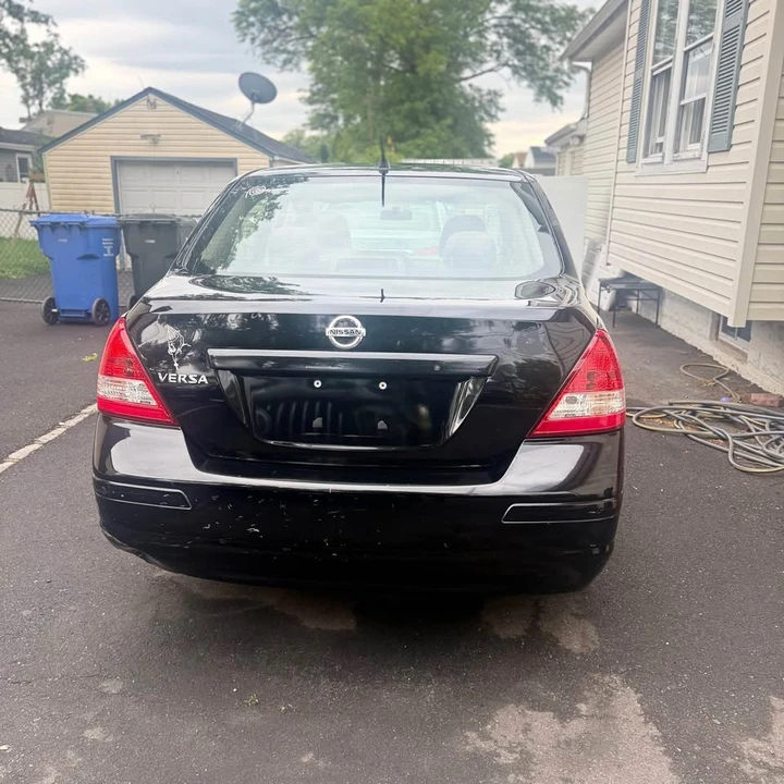 2009 Nissan Versa - Image 2 of 18