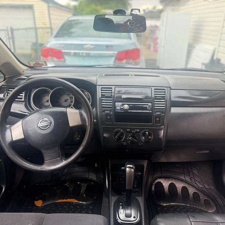 2009 Nissan Versa - Image 10 of 18