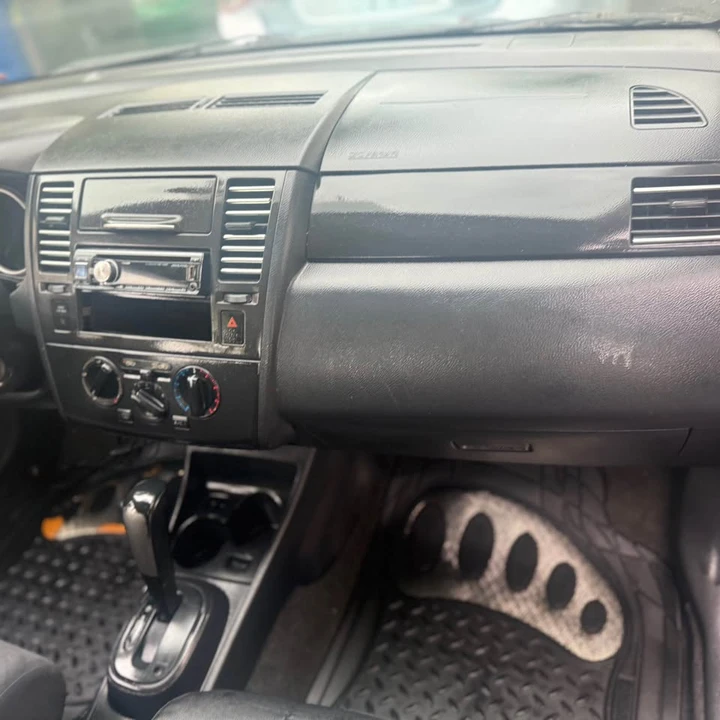 2009 Nissan Versa - Image 11 of 18