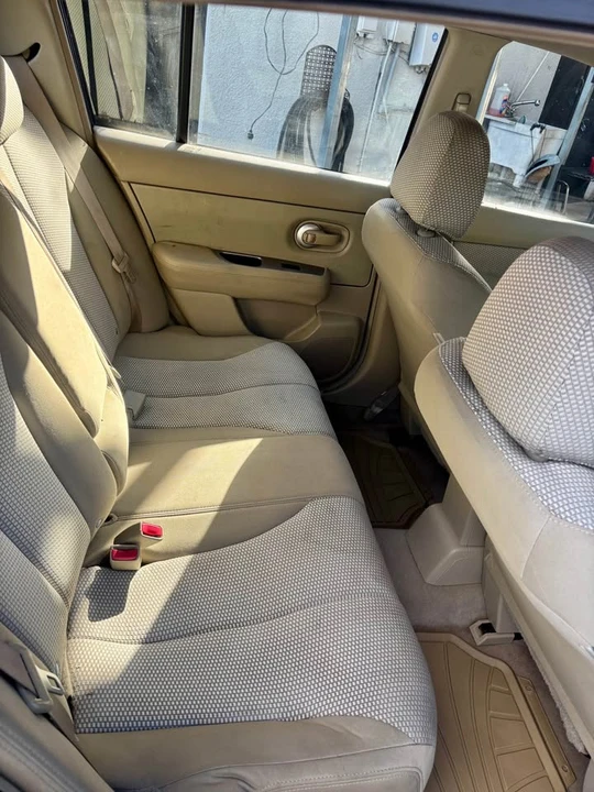 2009 Nissan Versa - Image 10 of 12
