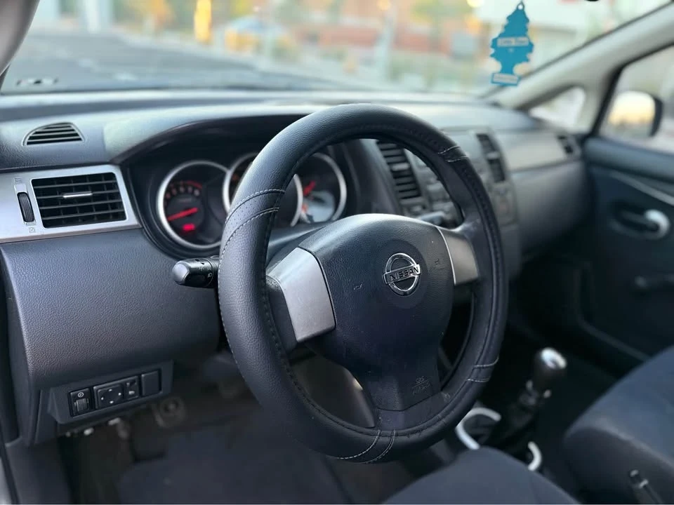 2009 Nissan Versa - Image 4 of 5
