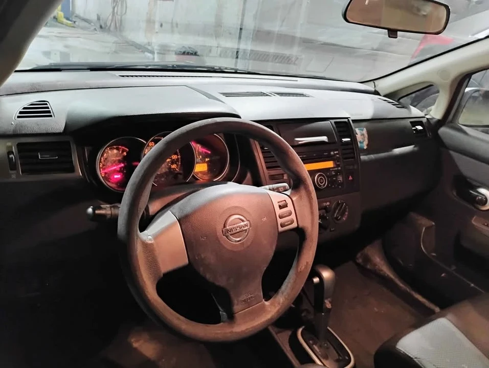 2009 Nissan Versa - Image 5 of 12