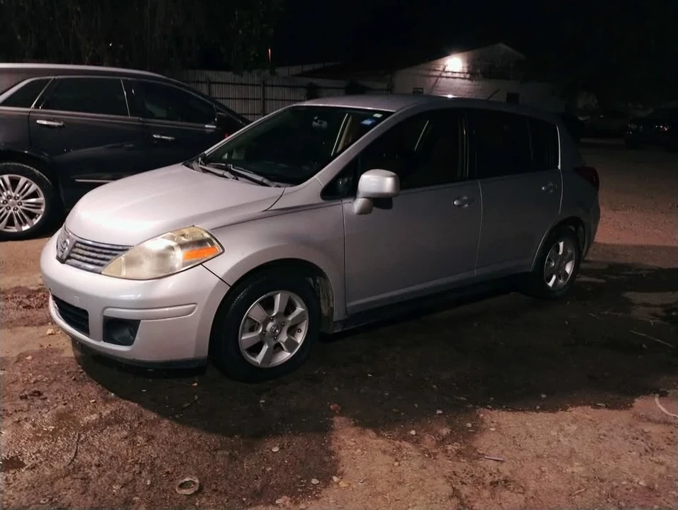2009 Nissan Versa - Image 10 of 12